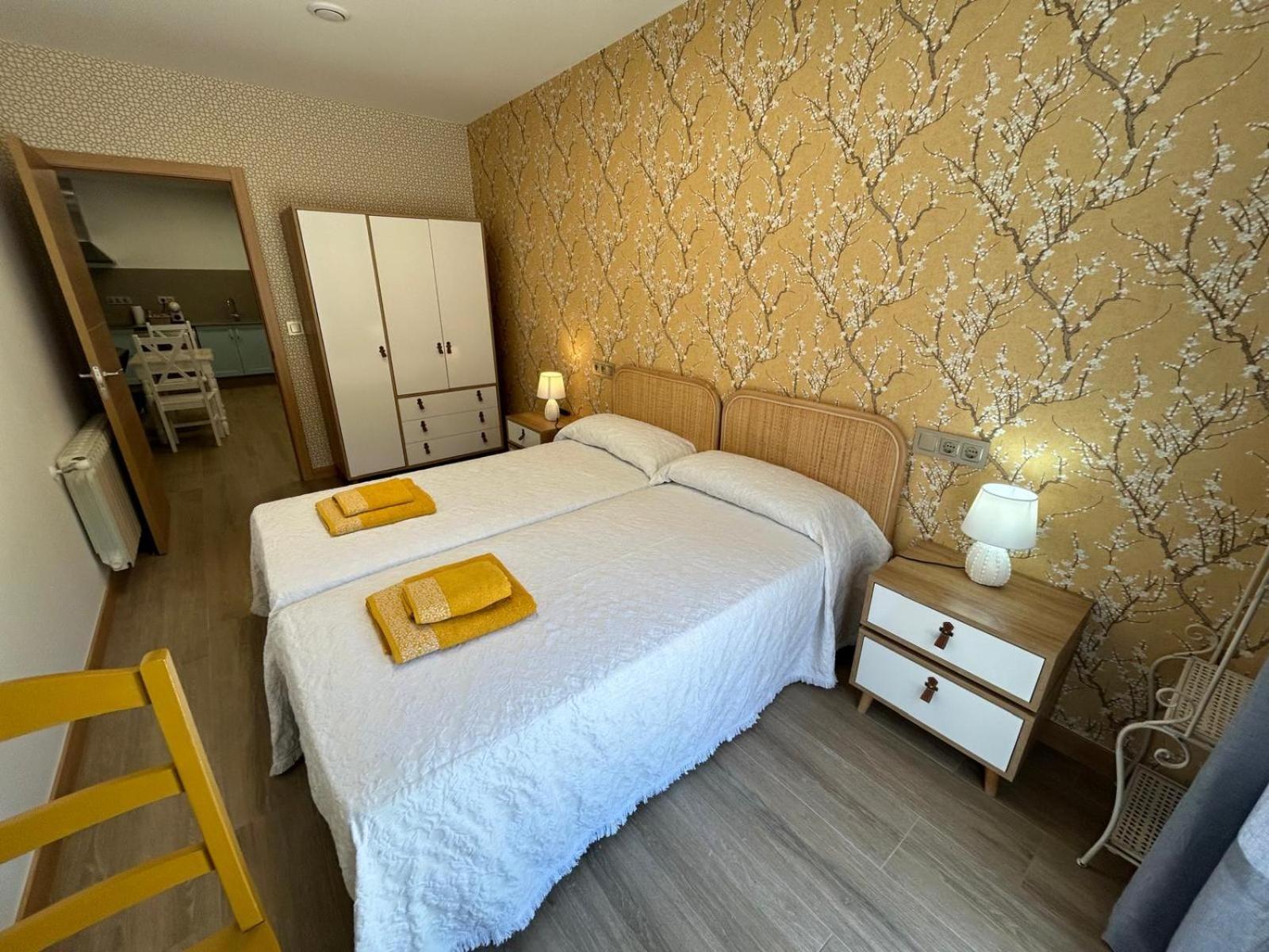 Apartamentos Torres Del Milladoiro Amés Esterno foto